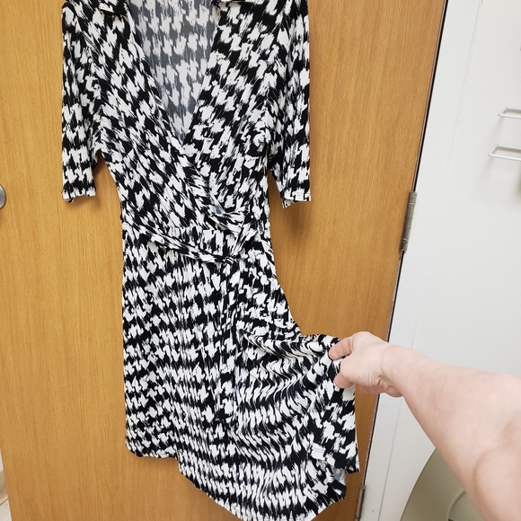 Studio one, black & white faux wrap slinky soft knee length dress, 12 - Picture 16 of 16